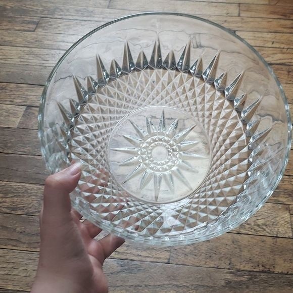 Arcoroc Serving Bowl with Sun Design 9 Inches - Picture 5 of 8